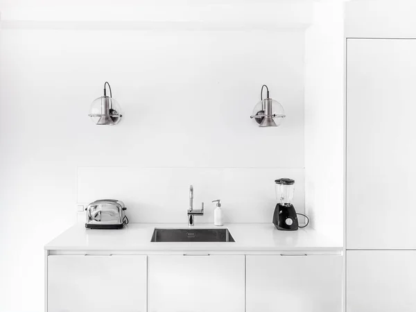 Dapur Cerah Bergaya Baru Dengan Lemari Putih Interior Modern Yang — Stok Foto