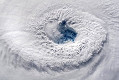 Kasırganın uydu görüntüsü. Bu görüntünün elementleri NASA tarafından desteklenmektedir.