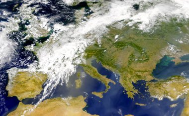 Akdeniz ve Avrupa 'nın güneyinin uydu görüntüsü. İtalya, İspanya, Portekiz, Yunanistan, Türkiye, Tuniçya, Cezayir, Sırbistan, Rumana ve Balkanlar. Bu görüntünün unsurları NASA tarafından desteklenmektedir.. 