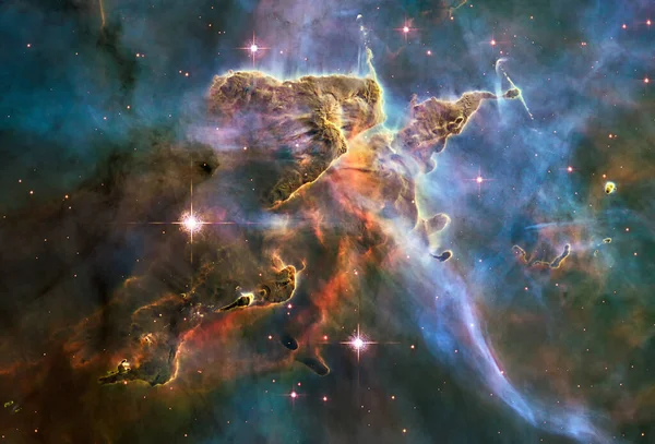 Yaradılışın Kartal Nebulası Sütunlarının Hubble görüntüsü. Bu görüntünün elementleri NASA tarafından desteklenmektedir.