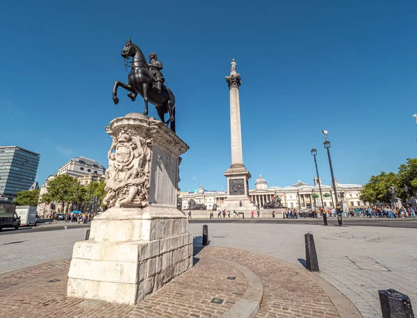 Estatua Ecuestre Carlos Junto Trafalgar Square Día Soleado Fachada Del — Foto de Stock
