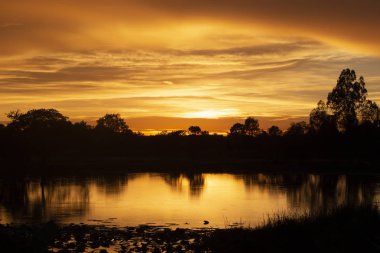 Harika günbatımı veya gündoğumu arka plan.