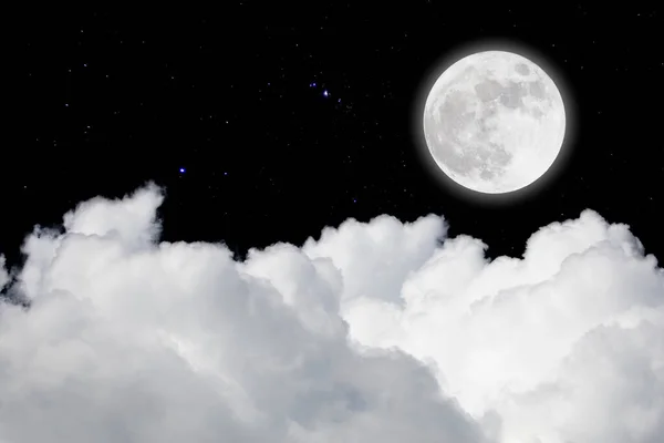 Πανσέληνος Έναστρο Και Σύννεφα Θολό Φόντο Ρομαντικό Βράδυ — Φωτογραφία Αρχείου