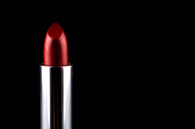 Siyah bir arka plan karşı izole ruj