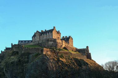 Edinburgh Castle İskoçya mavi kış gökyüzü karşı