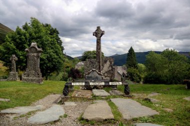 İskoç vatanseverin Rob Roy Macgregor Balquhidder İskoçya'da mezar