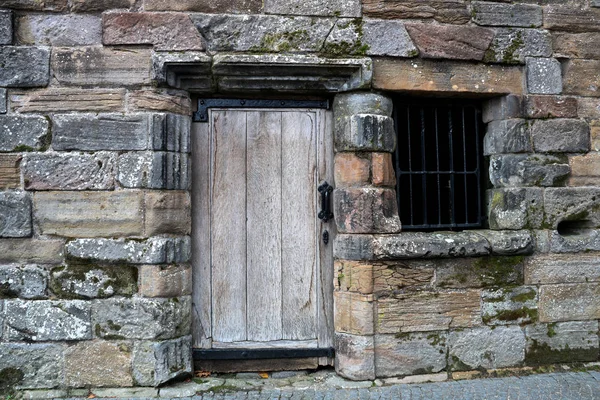 Timber Door Barred Window Medieval Building Stirling Scotland — Stock Photo, Image