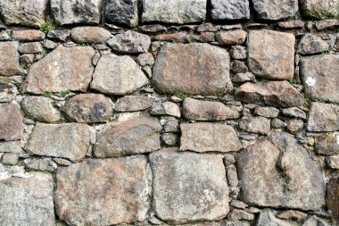 İskoç bir alanda eski taş sınır duvar