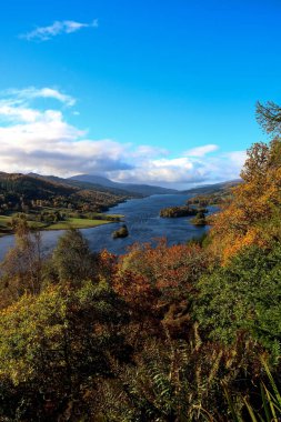 Queens görünümü üzerinde Loch Tummel Perthshire İskoçya portre biçimi