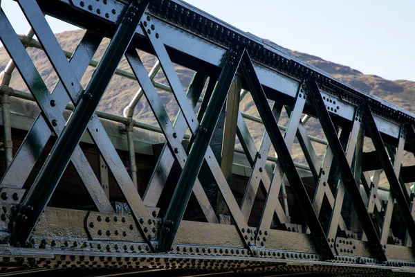 Velha ponte ferroviária de aço viga e detalhes de construção — Fotografia de Stock