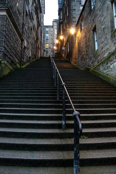Pouliční Schodiště Starém Městě Edinburghu Soumraku — Stock fotografie