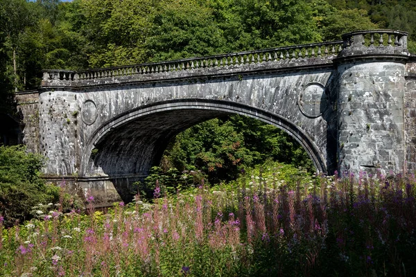 Antiguo Puente Piedra Que Cruza Río Montaña Escocia — Foto de Stock
