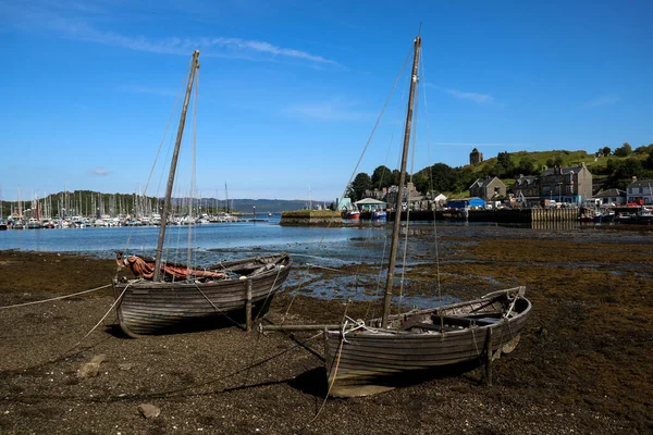 Old Wooden Boats Beached Tarbert Harbour Scotland — Stock Photo, Image