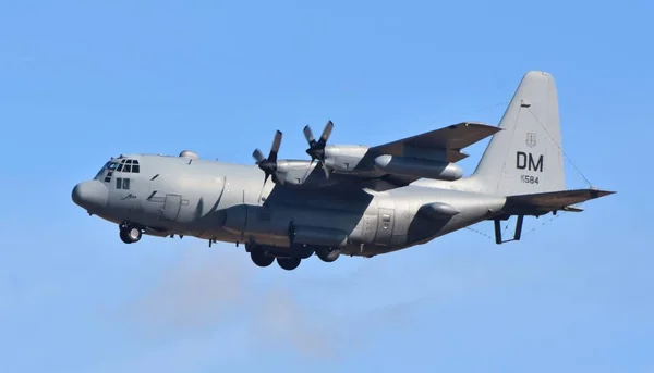 亚利桑那州图森 2019年1月18日 一架美国空军 130 指南针呼叫电子战飞机从图森的达维 蒙森空军基地运行 — 图库照片
