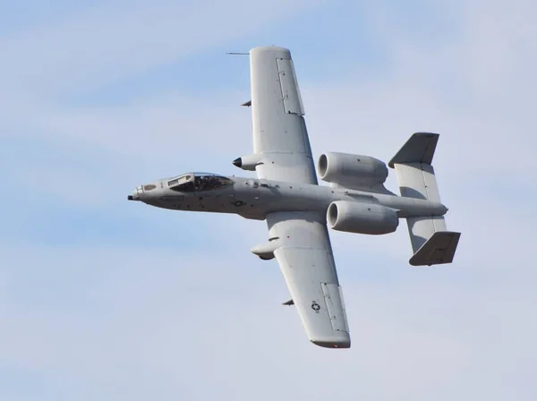 乌萨图森 2018年3月2日 一架空军 Warthog Thintroticyi 攻击喷气飞机在戴维斯 蒙森空军基地飞行 — 图库照片