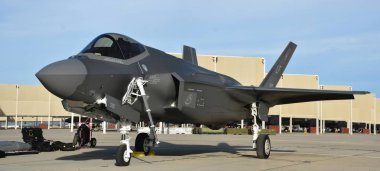 Tucson, Amerika Birleşik Devletleri - 2 Mart 2018: A ABD Hava Kuvvetleri F-35 Joint Strike Fighter (Lightning II) jet Davis Monthan hava kuvvetleri üssü. Bu F-35 Luke Hava Kuvvetleri üssüne atanır.