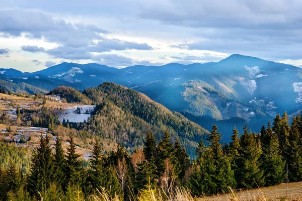 Scenic Winter View Top Carpathian Mountain — Stock Photo, Image