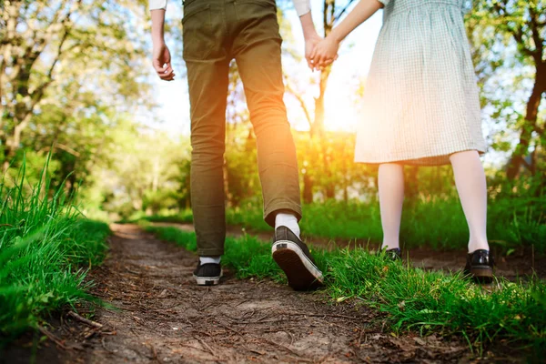 Man Goes His Girlfriend Road Low Angle Back View — Stock Photo, Image