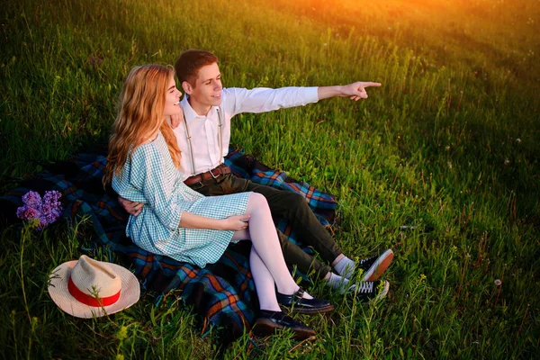 Young Couple Sitting Plaid Park Look Sunset Man Pointing Horizon — Stock Photo, Image