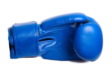 Beyaz bir arka plan üzerinde siyah bir Boks eldiveni
