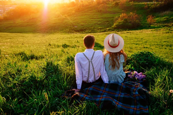 Aufnahme Eines Glücklichen Paares Das Gemeinsam Einen Tag Park Genießt — Stockfoto