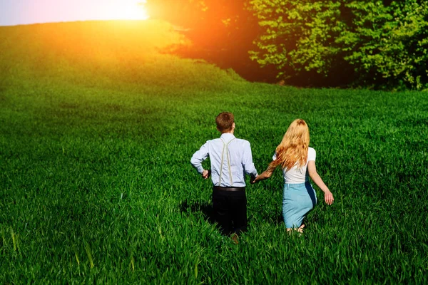 Young Happy Lovers Running Meadow Green Grass Blue Sky Back — Stock Photo, Image