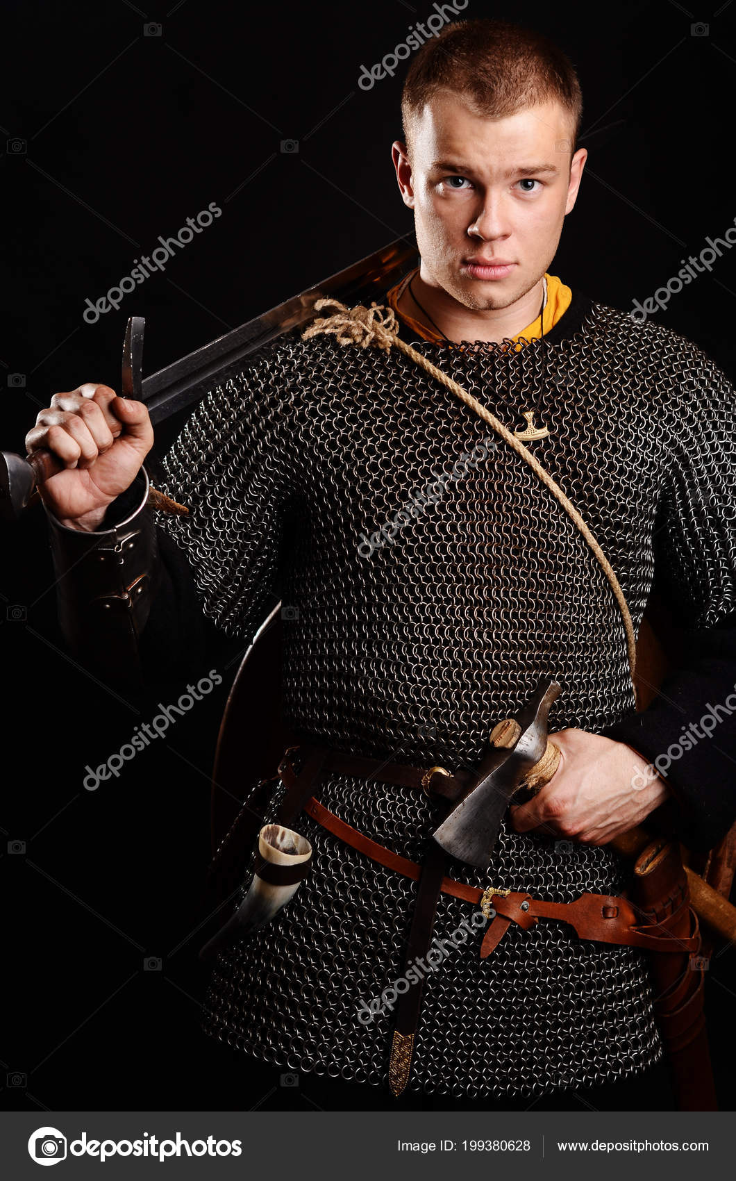 Résultat de recherche d'images pour "soldat prend épée en main""