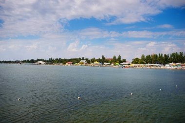 birçok kişi bir dinlenme ile güzel plaj.