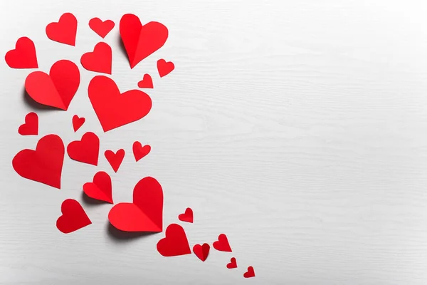 Fundo Branco Madeira Com Corações Vermelhos Conceito Dia Dos Namorados — Fotografia de Stock