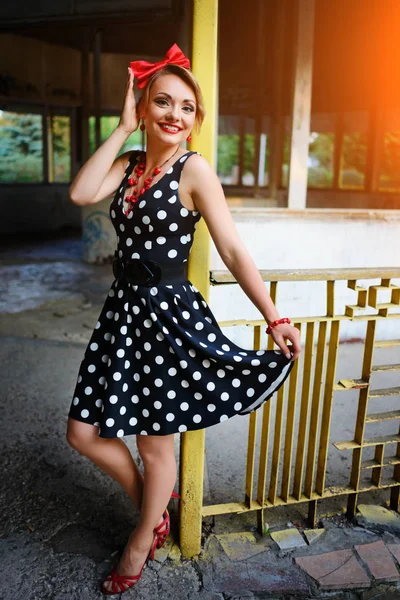 Beautiful Young Woman Posing Retro Dress — Stock Photo, Image