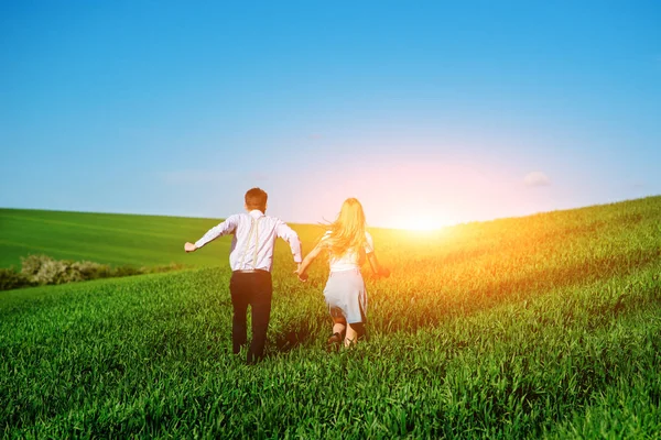 Young Happy Lovers Running Meadow Green Grass Blue Sky Back — Stock Photo, Image