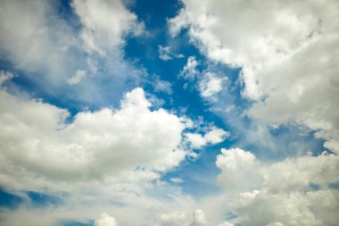 mavi gökyüzü arka plan ile bir küçük clouds.blue gök Conceived