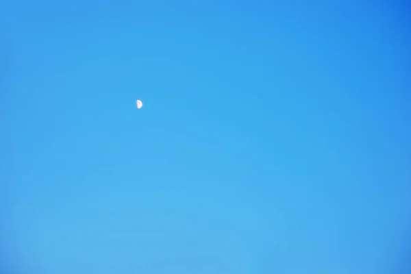 Cielo Azul Claro Con Nubes Luna — Foto de Stock