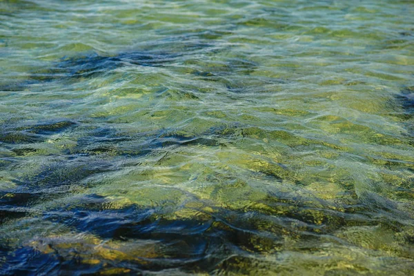 Blauwe Oceaan Met Saaie Wolken Een Mooie Zonnige Dag — Stockfoto