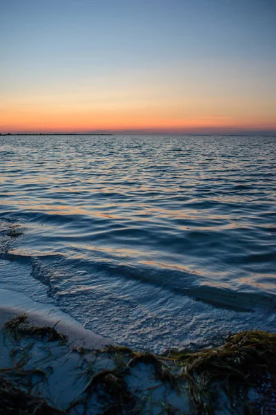Uma Praia Selvagem Uma Água Mar Pombo Lindo Dia Ensolarado — Fotografia de Stock
