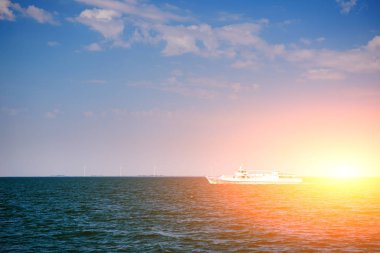 denizde yelken hava üstten görünüm yat .