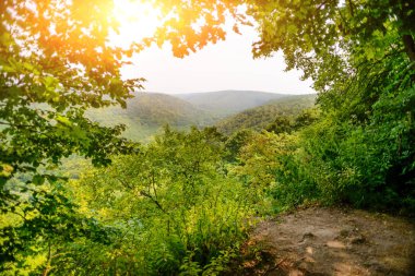 yağmur ormanları dağ görüş açısından San knok wua en yüksek dağ Kanjanaburi Tayland