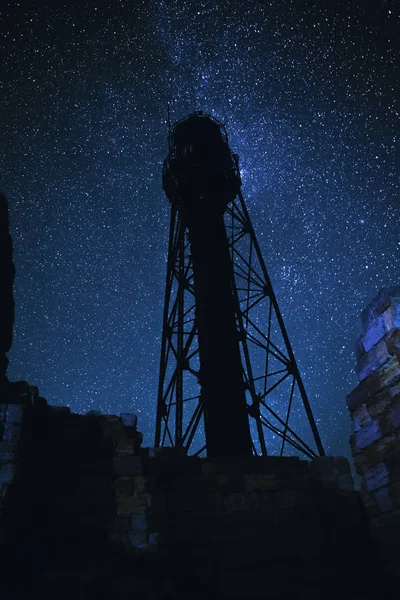 Silhouettes Old Lighthouse Sandy Beach Ocean Background Starry Sky — Stock Photo, Image