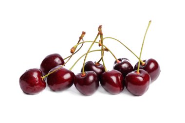 RIPE, iştah açıcı ve lezzetli parlak kırmızı kiraz bir beyaz izole arka plan üzerinde yıkanmış.