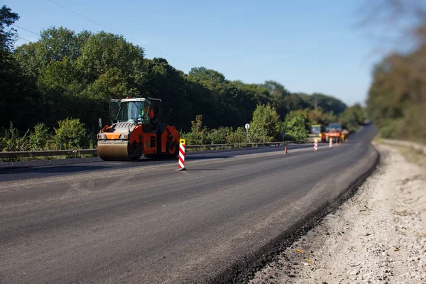 Przeprowadzenie Prac Naprawy Asfalt Rolki Układanie Naciskając Gorące Położyć Asfalt Obraz Stockowy