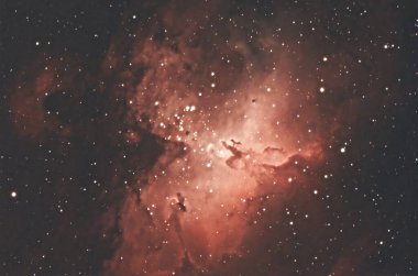 Kartal Bulutsusu 'ndaki Yaradılış Sütunları (M 16 veya NGC 6611) Yılanlar takımyıldızında görülebilen büyük bir H II bölgesi.