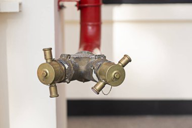 İtfaiye hortumu bağlantısı itfaiyeciler için savaş gereçleri