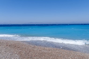 Sahil, yumuşak dalgalar mavi turkuaz doğal deniz