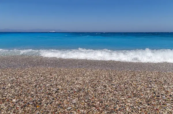 Close Verão Pequena Onda Praia Seixos Areia Com Bolhas — Fotografia de Stock