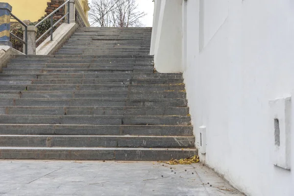 Mármore Danos Escadas Sujas Com Parede Whitehouse Cidade — Fotografia de Stock