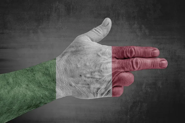 Bandera Italia Pintada Mano Masculina Como Arma — Foto de Stock