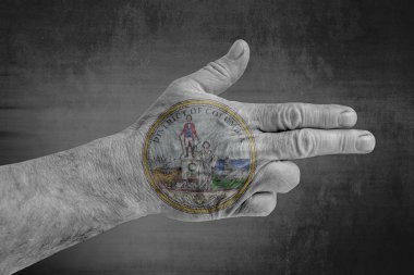 Bize devlet District of Columbia mühür boyalı üzerinde erkek eli silah gibi bayrak 