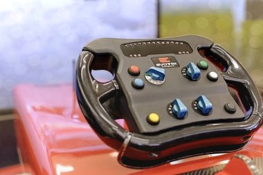 Belgrad - Sırbistan, Aralık 2018 - f1 Evotek simülatörü Belgrad, Sırbistan için direksiyon simidi