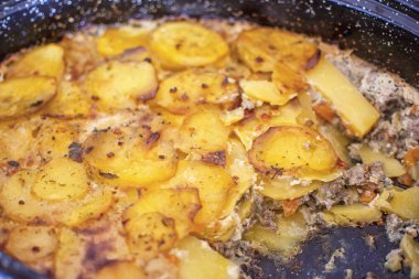 Sırp çanak mousaka, geleneksel çeşitli çanak gibi balkan mutfağı