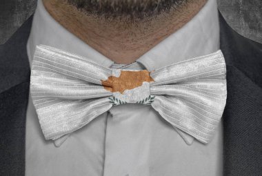 Kıbrıs Ulusal ülke papyon iş takım elbise üzerinde bayrak